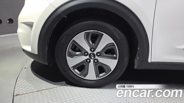 Kia Niro Prestige — пробег 123 526 км — фото 5 из 5