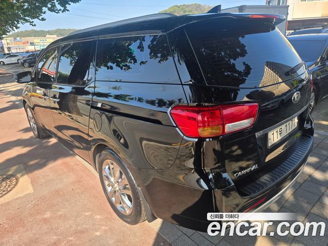 Kia Carnival 9-seater Prestige — пробег 193 390 км — фото 2 из 5