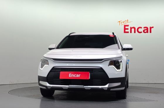 Kia Niro Prestige — пробег 1 660 км — фото 3 из 5