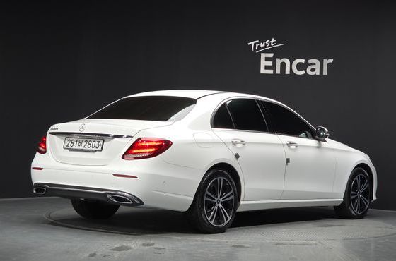 Mercedes-Benz E-Class E220d Avantgarde — пробег 66 836 км — фото 2 из 5