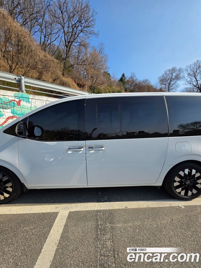 Hyundai Staria 4WD Lounge 7-Seater Inspiration — пробег 10 000 км — фото 3 из 5