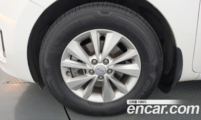 Kia Carnival 11-seater Deluxe — пробег 156 603 км — фото 5 из 5