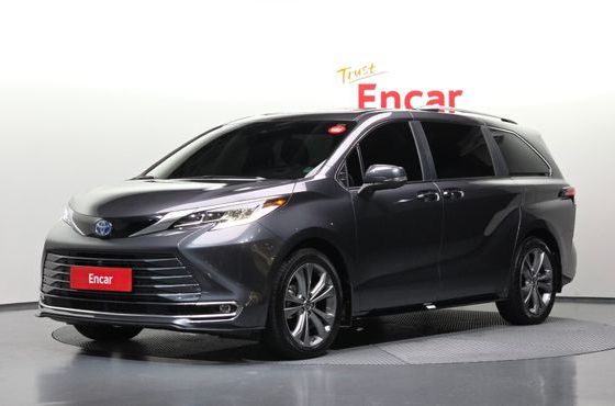 Toyota Sienna 2.5 Hybrid 2WD — пробег 9 846 км — фото 1 из 5
