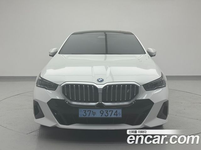 BMW i5 xDrive 40 M Sport — пробег 4 887 км — фото 3 из 5
