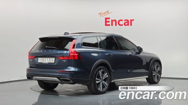 Volvo V60 T5 Pro AWD — пробег 42 065 км — фото 2 из 5