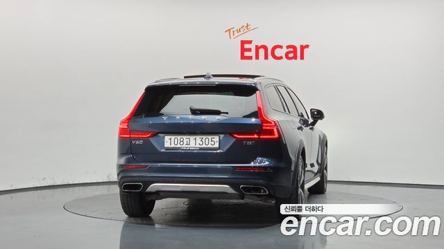 Volvo V60 T5 Pro AWD — пробег 42 065 км — фото 4 из 5