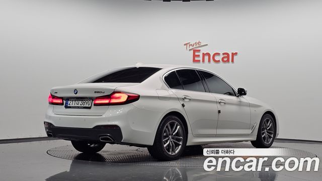 BMW 5-Series 520d xDrive M Sport Package Plus — пробег 99 306 км — фото 2 из 5