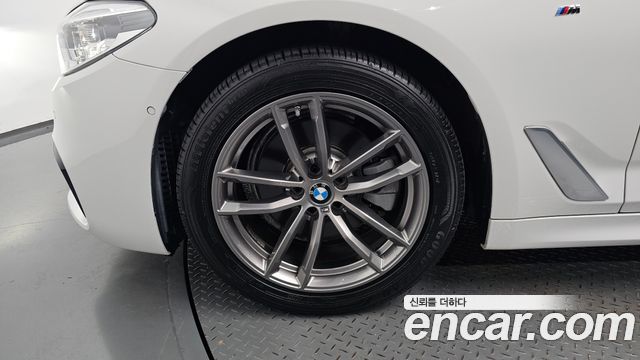 BMW 5-Series 520d xDrive M Sport Package Plus — пробег 99 306 км — фото 5 из 5