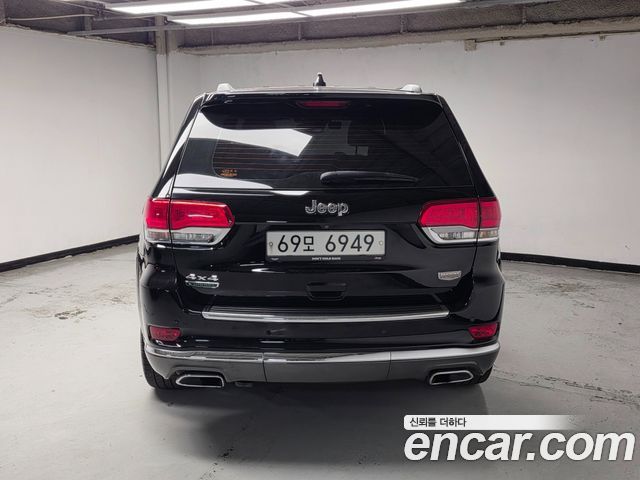 Jeep Cherokee 3.0 Diesel Overland Summit WK2 — пробег 181 000 км — фото 4 из 5