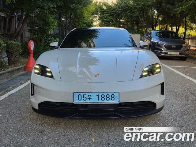 Porsche Taycan 4S — пробег 34 710 км — фото 1 из 5