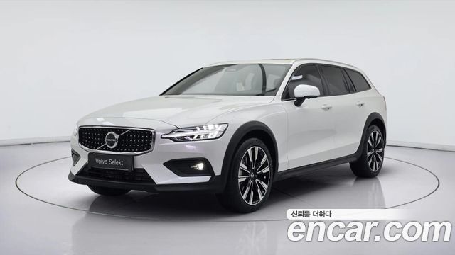 Volvo V60 B5 Ultra AWD — пробег 874 км — фото 1 из 5