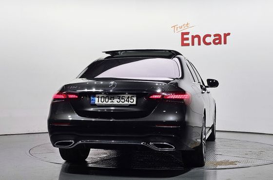 Mercedes-Benz E-Class E350 4MATIC AMG Line — пробег 52 760 км — фото 4 из 5