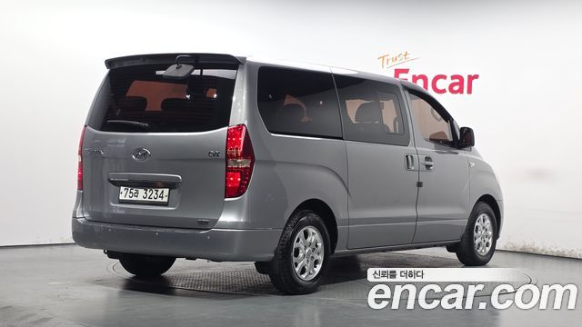 Hyundai Starex 12-Seater Wagon CVX Luxury — пробег 65 461 км — фото 2 из 5