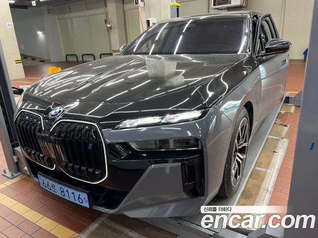 BMW i7 eDrive 50 M Sport Limited — пробег 41 192 км — фото 2 из 5