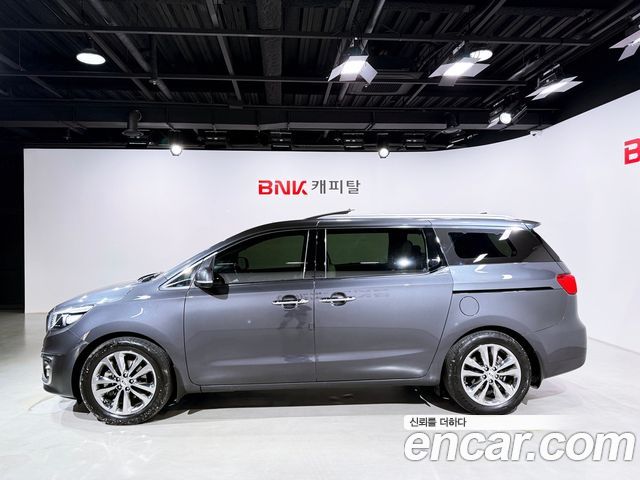 Kia Carnival 7-seater Limousine VIP — пробег 204 370 км — фото 3 из 5