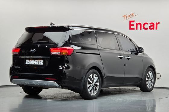 Kia Carnival 9-seater Luxury — пробег 92 878 км — фото 2 из 5
