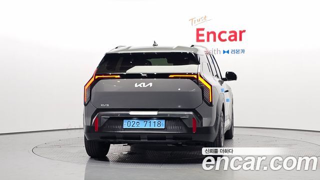 Kia EV3 Long Range 2WD Earth — пробег 32 033 км — фото 4 из 5