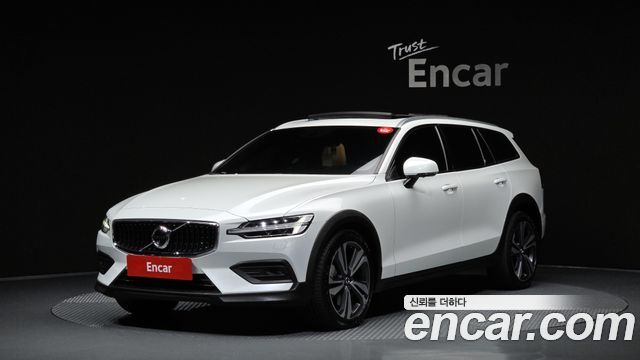Volvo V60 B5 AWD — пробег 18 158 км — фото 1 из 5