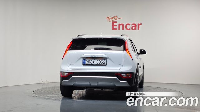 Kia Niro Prestige — пробег 27 786 км — фото 4 из 5