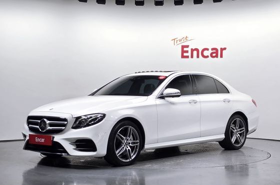 Mercedes-Benz E-Class E300 4MATIC AMG Line — пробег 66 748 км — фото 1 из 5