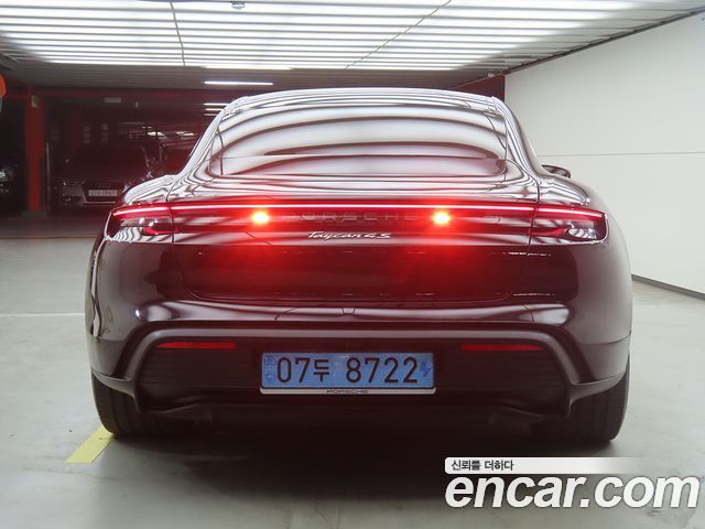 Porsche Taycan 4S — пробег 20 000 км — фото 3 из 5