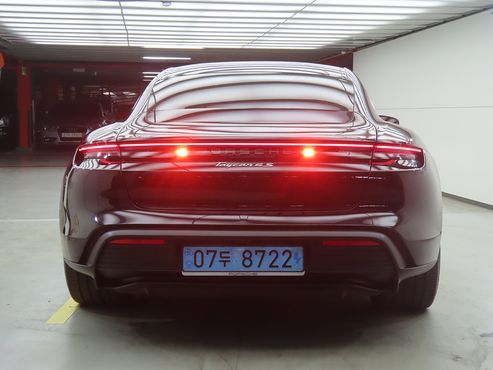 Porsche Taycan 4S — пробег 20 000 км — фото 3 из 5