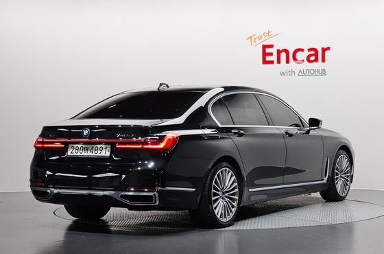BMW 7-Series 740Li xDrive Design Pure Excellence — пробег 102 665 км — фото 2 из 5