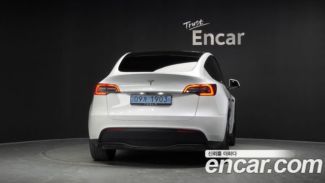 Tesla Model Y Standard Range RWD — пробег 61 327 км — фото 4 из 5