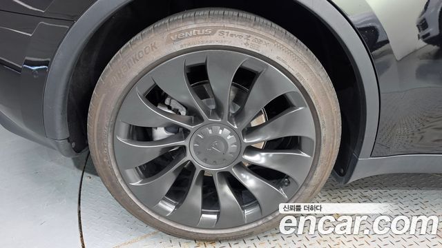 Tesla Model Y Long Range AWD — пробег 71 612 км — фото 5 из 5