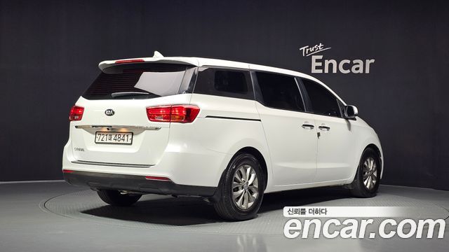 Kia Carnival 11-Seater Deluxe — пробег 121 893 км — фото 2 из 5