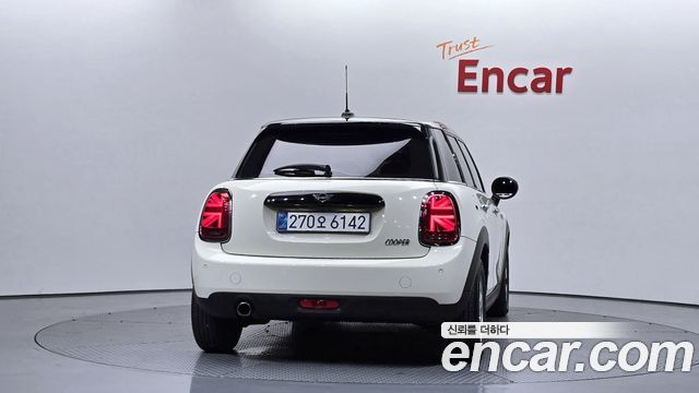 Mini Cooper 5Door Standard 3rd — пробег 38 930 км — фото 4 из 5