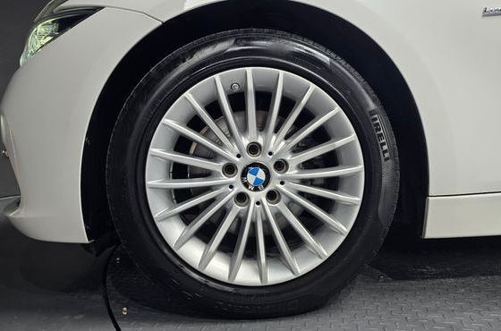 BMW 3-Series 320i Luxury — пробег 80 300 км — фото 5 из 5