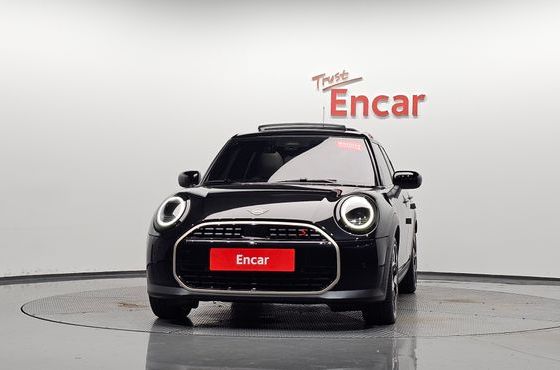 Mini Cooper 5 Door Favoured — пробег 4 413 км — фото 3 из 5