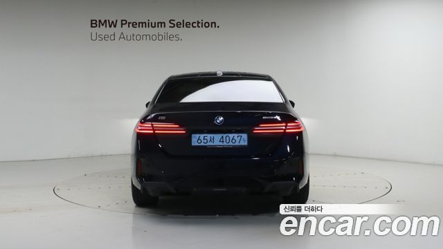 BMW i5 eDrive 40 M Sport — пробег 5 641 км — фото 3 из 5
