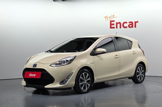 Toyota Prius 1.5 — пробег 56 045 км — фото 1 из 5