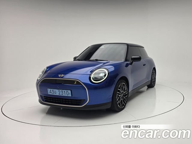Mini Cooper SE Favoured — пробег 4 713 км — фото 1 из 5