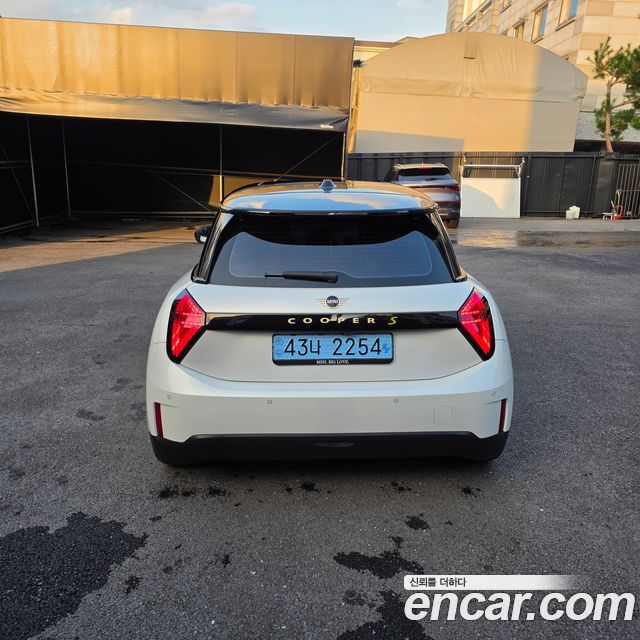 Mini Cooper SE Favoured — пробег 10 300 км — фото 2 из 5
