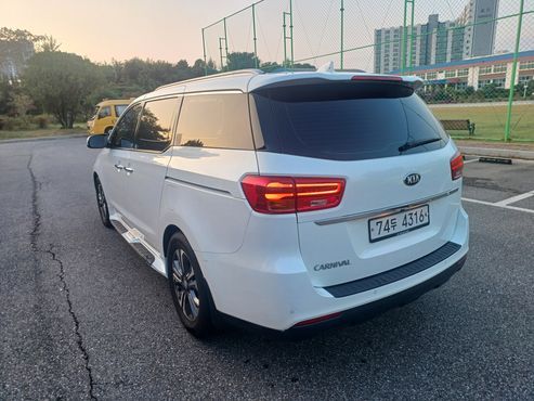Kia Carnival 11-Seater Prestige — пробег 99 530 км — фото 2 из 5