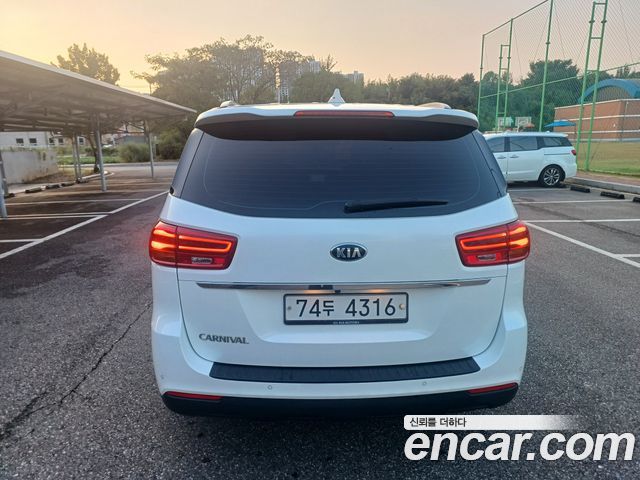Kia Carnival 11-Seater Prestige — пробег 99 530 км — фото 4 из 5