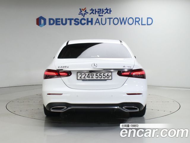 Mercedes-Benz E-Class E220d 4MATIC AMG Line — пробег 63 049 км — фото 4 из 5