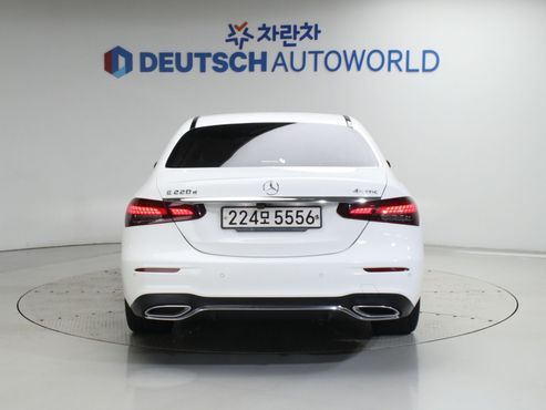 Mercedes-Benz E-Class E220d 4MATIC AMG Line — пробег 63 049 км — фото 4 из 5