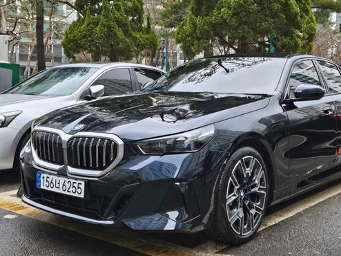 BMW 5-Series 530e xDrive M Sport — пробег 13 470 км — фото 2 из 5