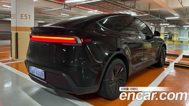 Tesla Model Y Premium RWD — пробег 2 000 км — фото 2 из 5