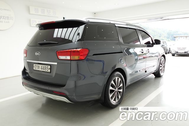 Kia Carnival 9-seater Luxury — пробег 197 620 км — фото 3 из 5