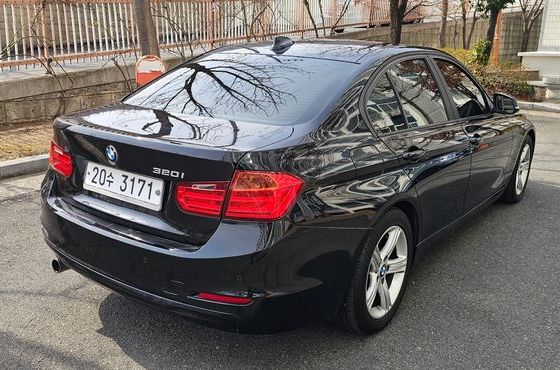 BMW 3-Series 320i — пробег 109 500 км — фото 4 из 5