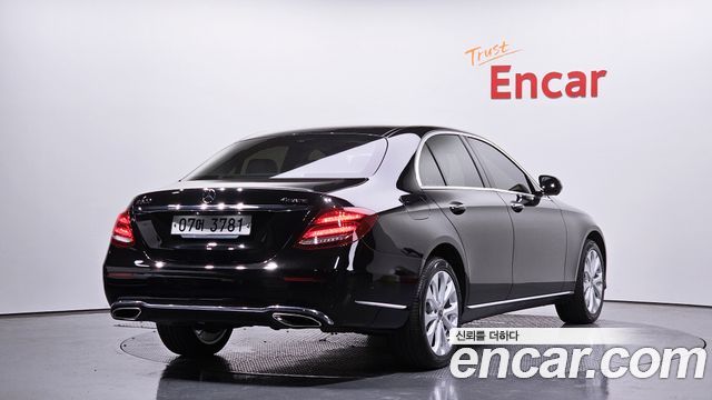 Mercedes-Benz E-Class E300 4MATIC Exclusive Standard — пробег 132 974 км — фото 2 из 5