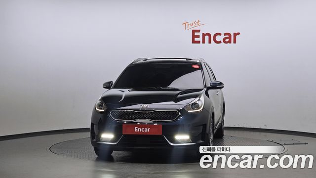 Kia Niro Prestige — пробег 159 312 км — фото 3 из 5