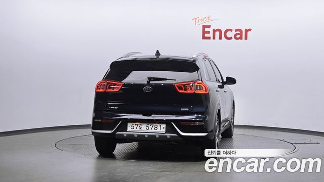 Kia Niro Prestige — пробег 159 312 км — фото 4 из 5