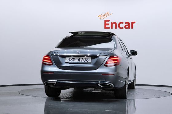 Mercedes-Benz E-Class E400 4MATIC Exclusive — пробег 82 594 км — фото 4 из 5