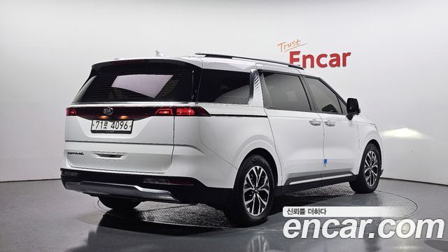 Kia Carnival 11-Seater Signature — пробег 82 876 км — фото 2 из 5